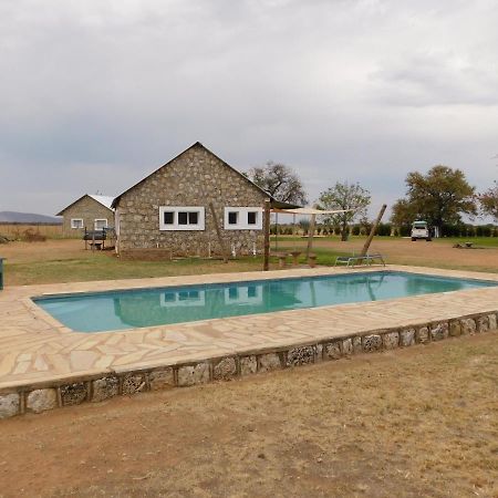 Meteorite Rest Camp Hotel Grootfontein Екстериор снимка