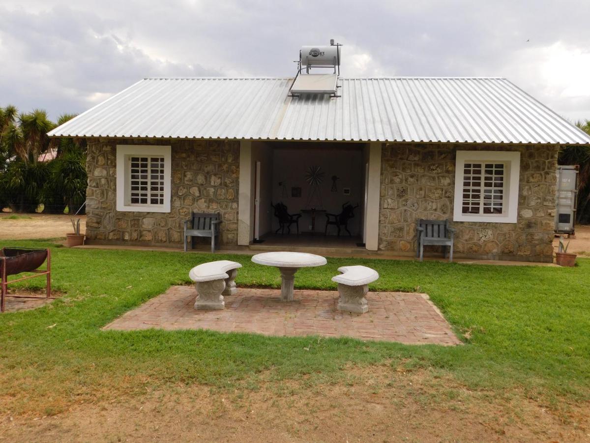 Meteorite Rest Camp Hotel Grootfontein Екстериор снимка