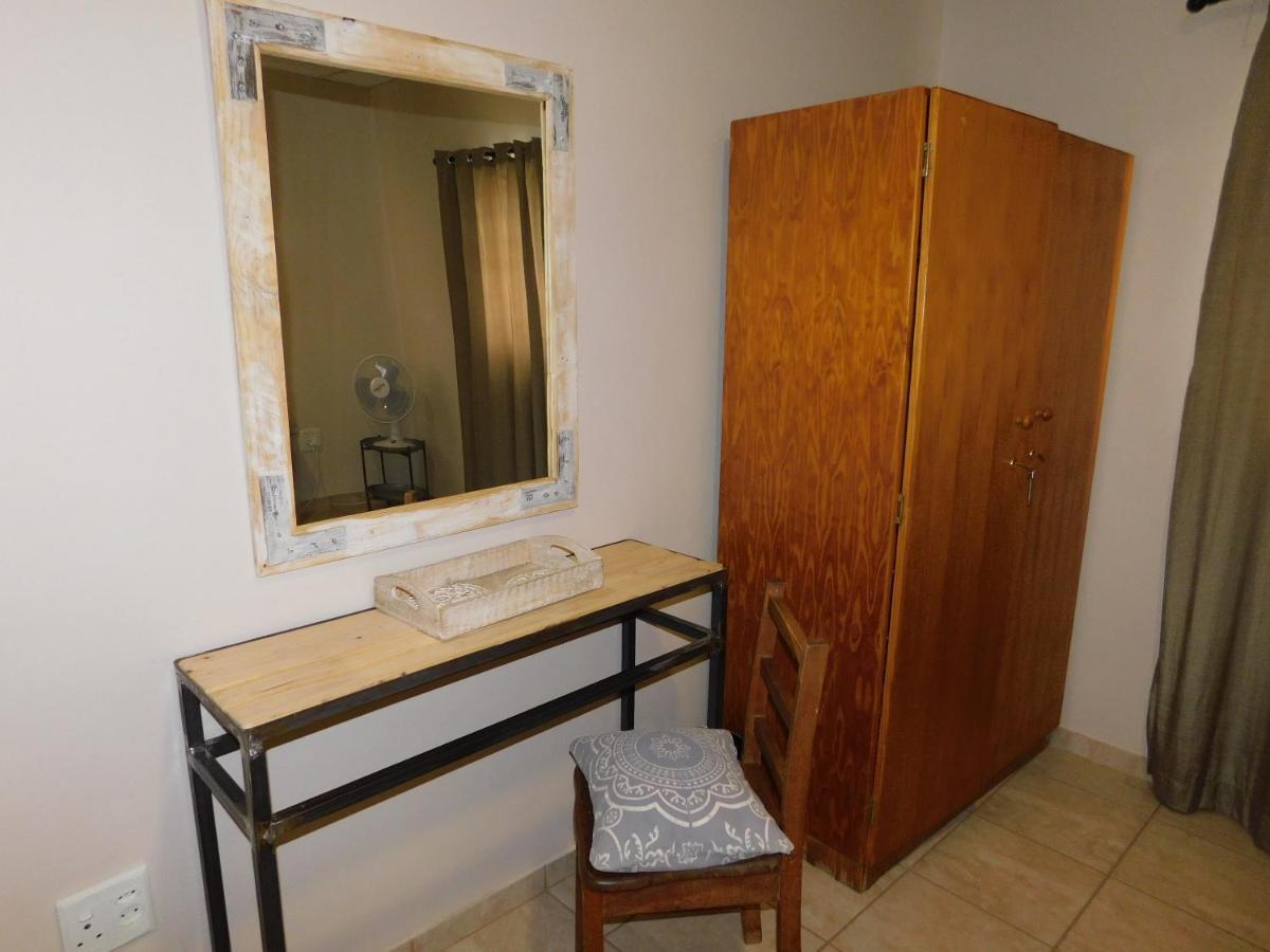 Meteorite Rest Camp Hotel Grootfontein Екстериор снимка