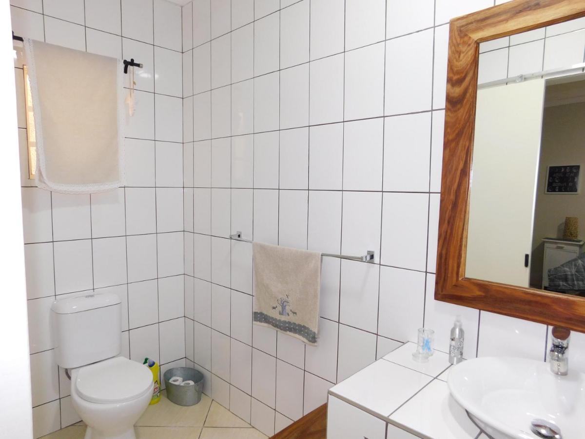 Meteorite Rest Camp Hotel Grootfontein Екстериор снимка