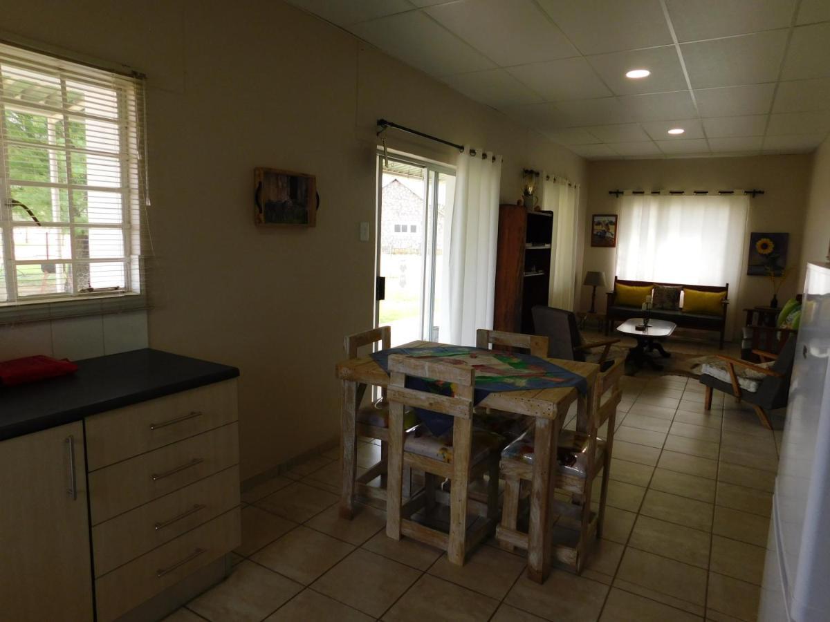 Meteorite Rest Camp Hotel Grootfontein Екстериор снимка