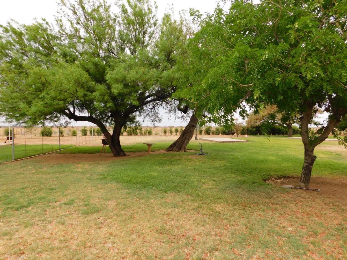 Meteorite Rest Camp Hotel Grootfontein Екстериор снимка