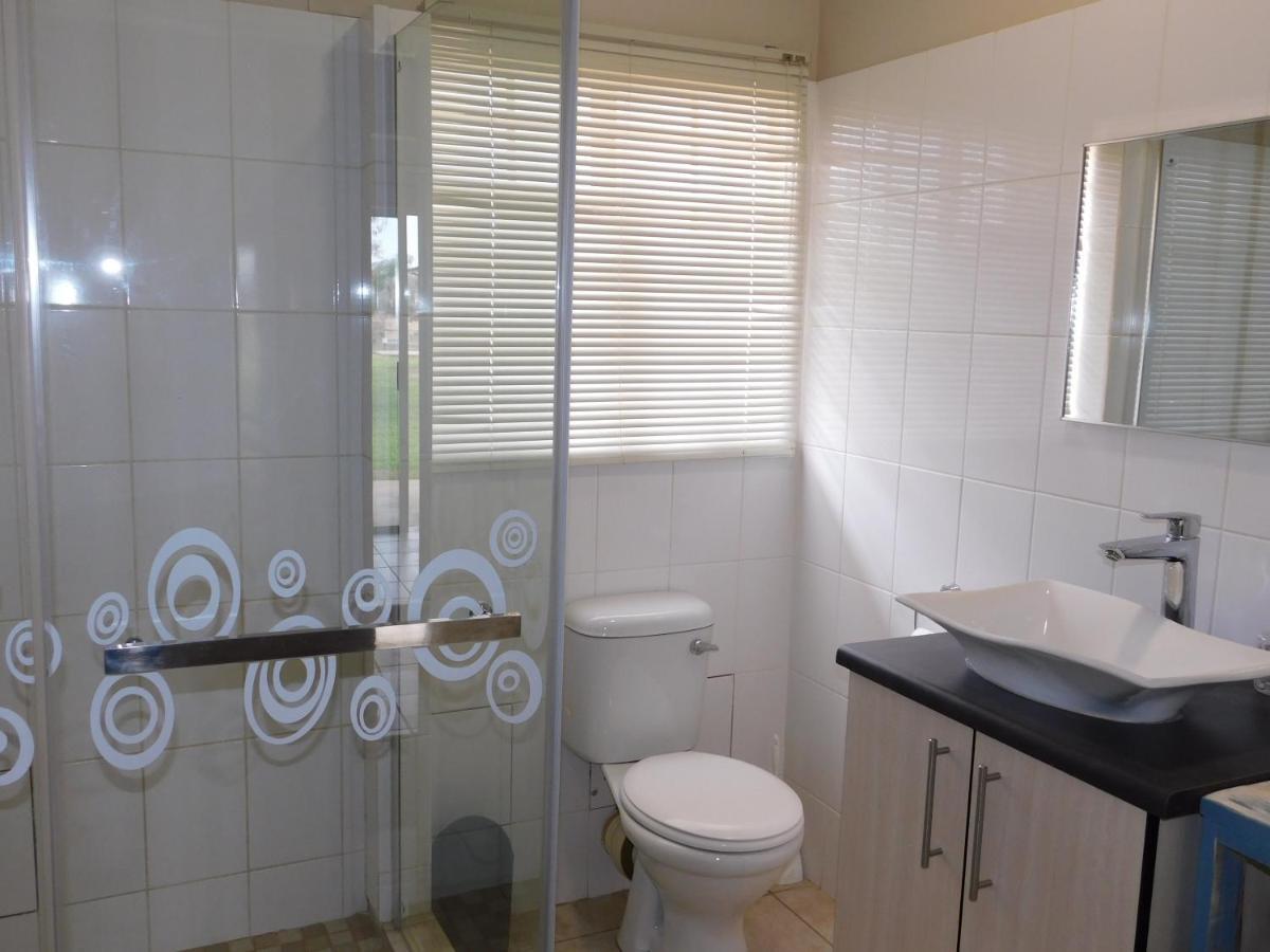 Meteorite Rest Camp Hotel Grootfontein Екстериор снимка